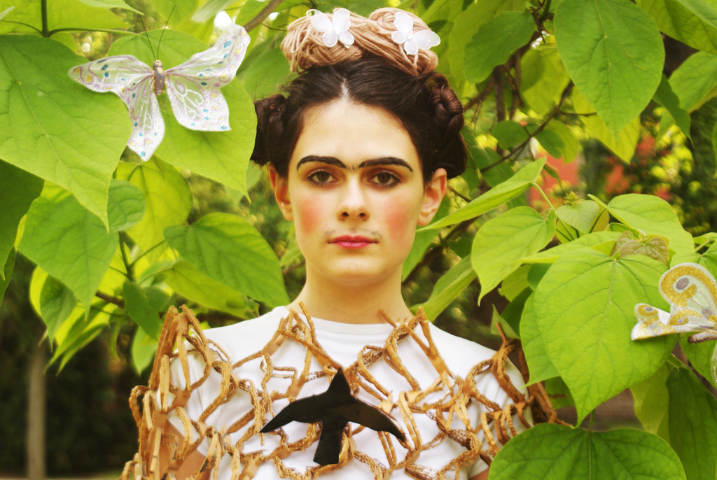 Frida kahlo autorretrato con collar de espinas ilenia rubino