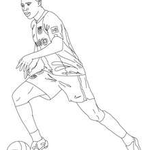 Pelã playing soccer coloring pages