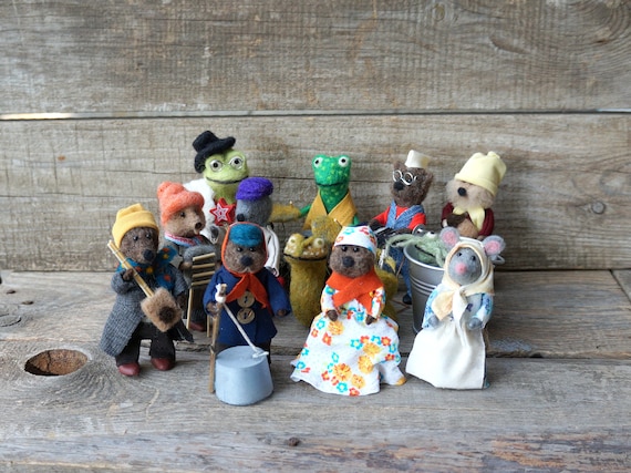 Felted otter felted muppet emmet otter christmas miniature jug