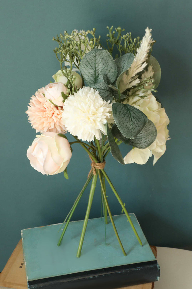 Zapaka hvit drãm fersken tãrkede blomster bukett bryllup handing blomster â zapaka no