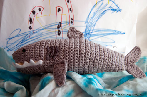 Free crochet pattern shark time pouch by moogly