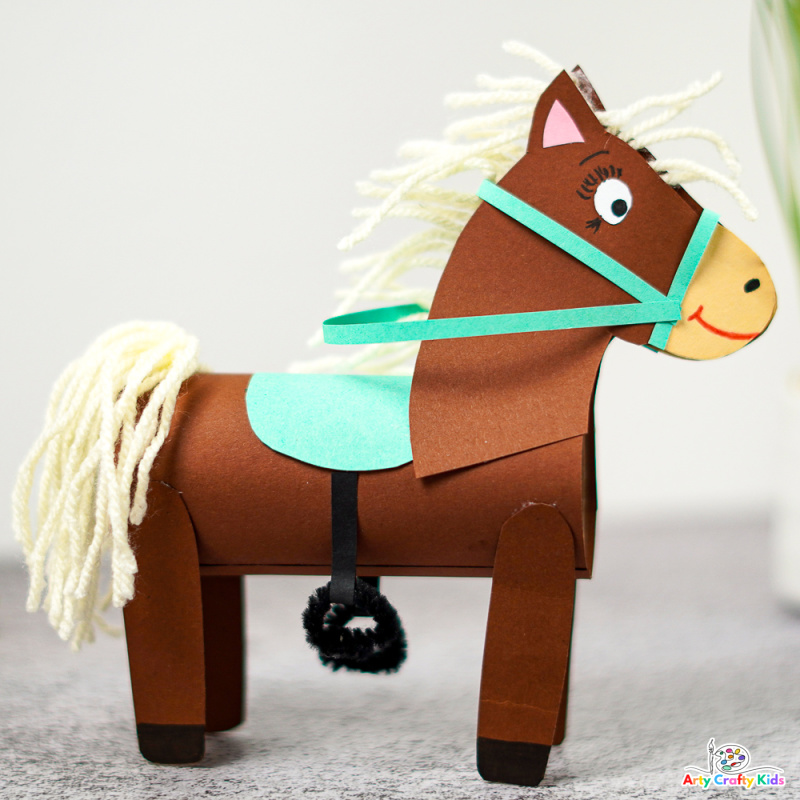 Paper roll horse craft