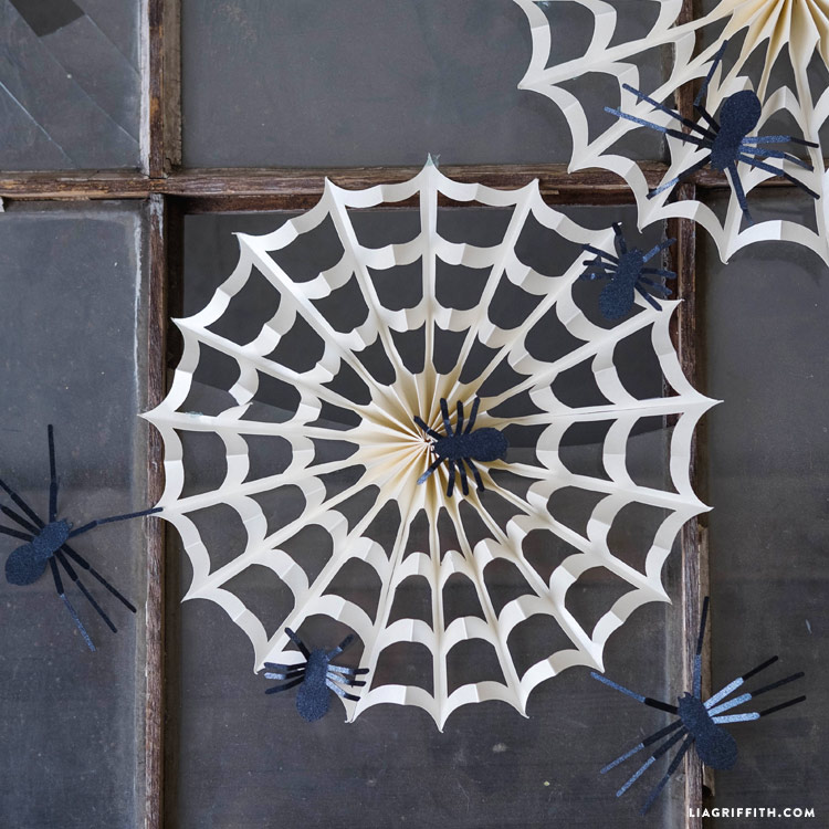 Accordion spider web decorations