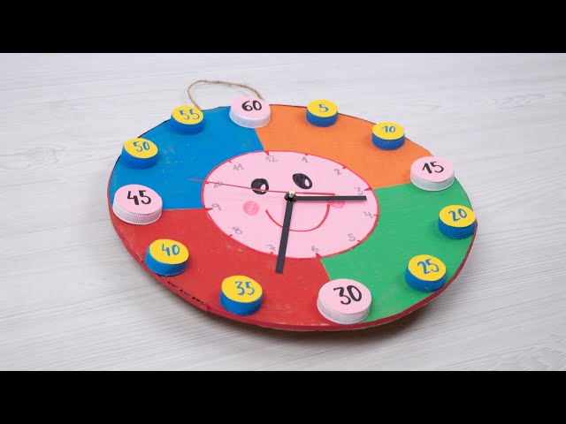 Cão hacer un reloj con aterial reciclado