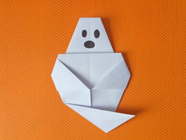 An easy origami ghost craft for halloween