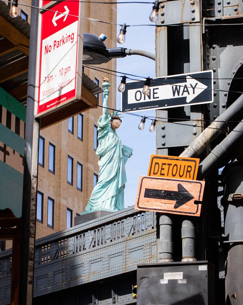 Statue of liberty with emoji