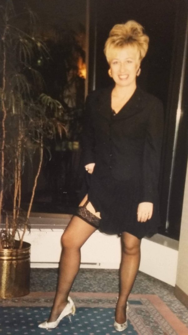 How to know if someone is wearing nylons