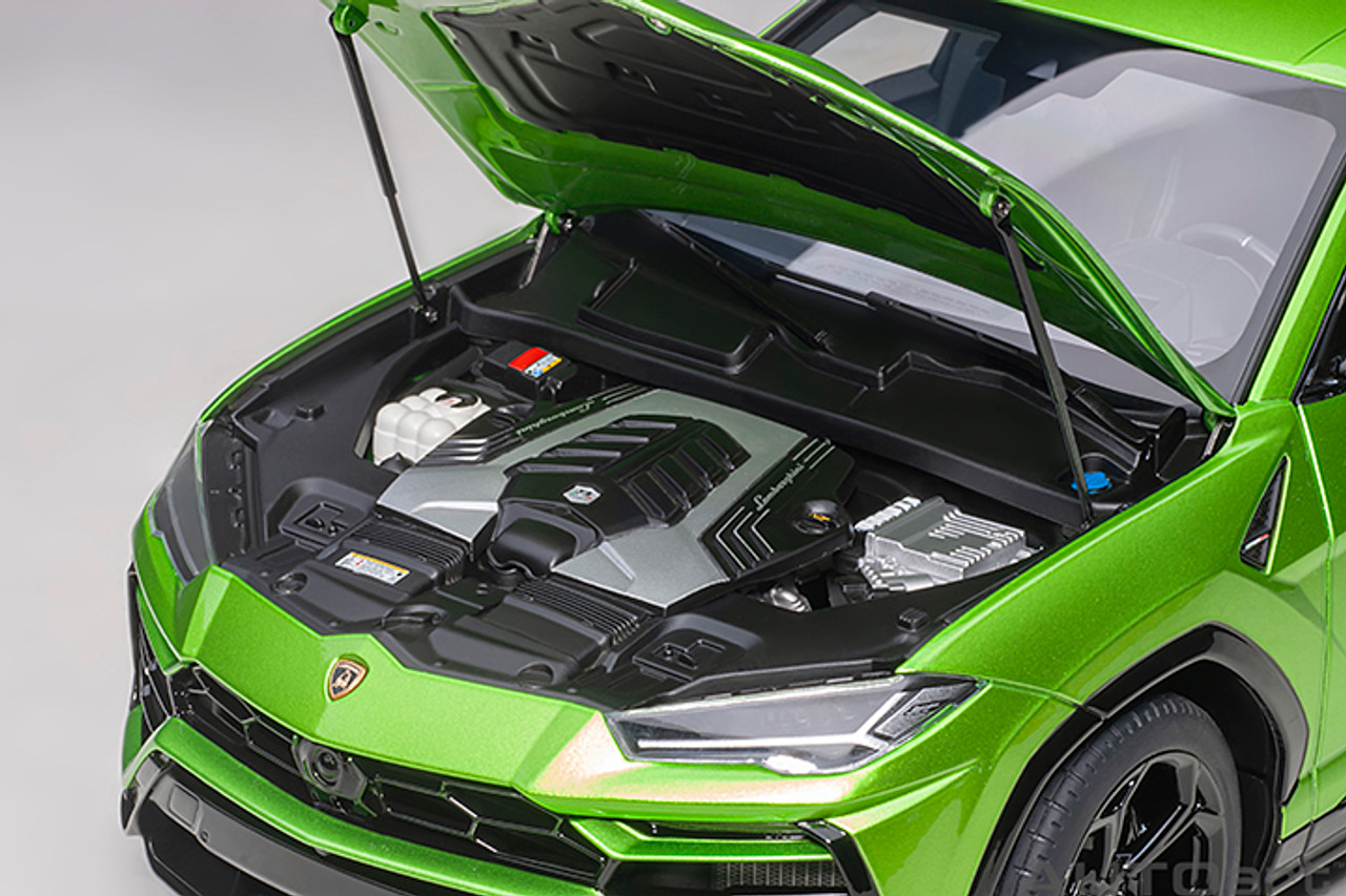 Autoart lamborghini urus verde selvans pearl green car model