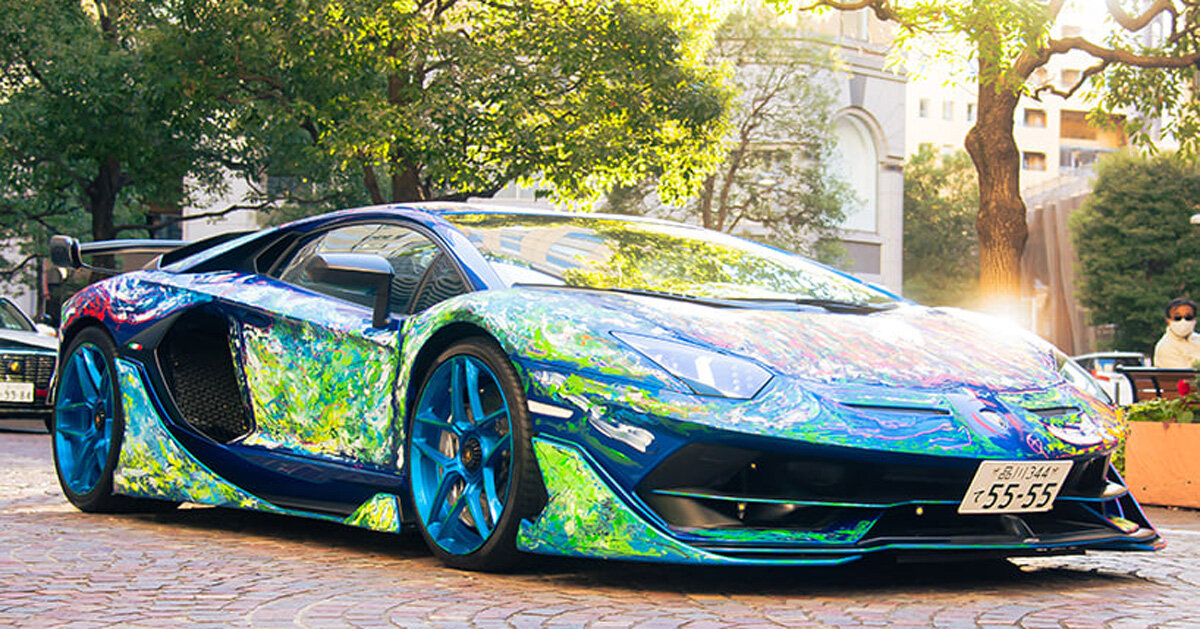 Elisa chana cecchetti transforms lamborghini into canvas in tokyo