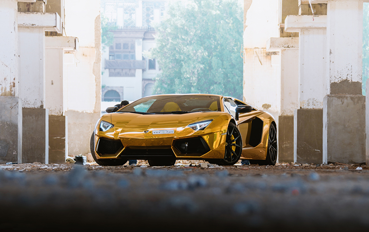 Picture lamborghini aventador roadster luxury gold color front