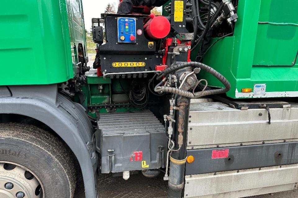 Begagnad scania p med kran gasdriven km hp kw