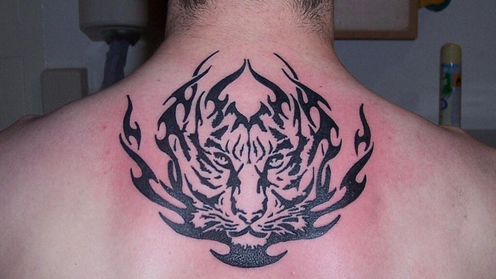 Tatuajes de tigres en la espalda entretenimiento cultura pop