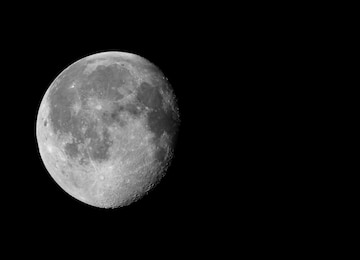 Premium photo waning gibbous moon with copy space