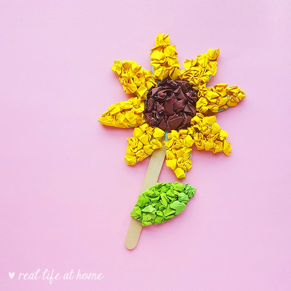 Easy and inexpensive paper sunflower craft for kids with free template