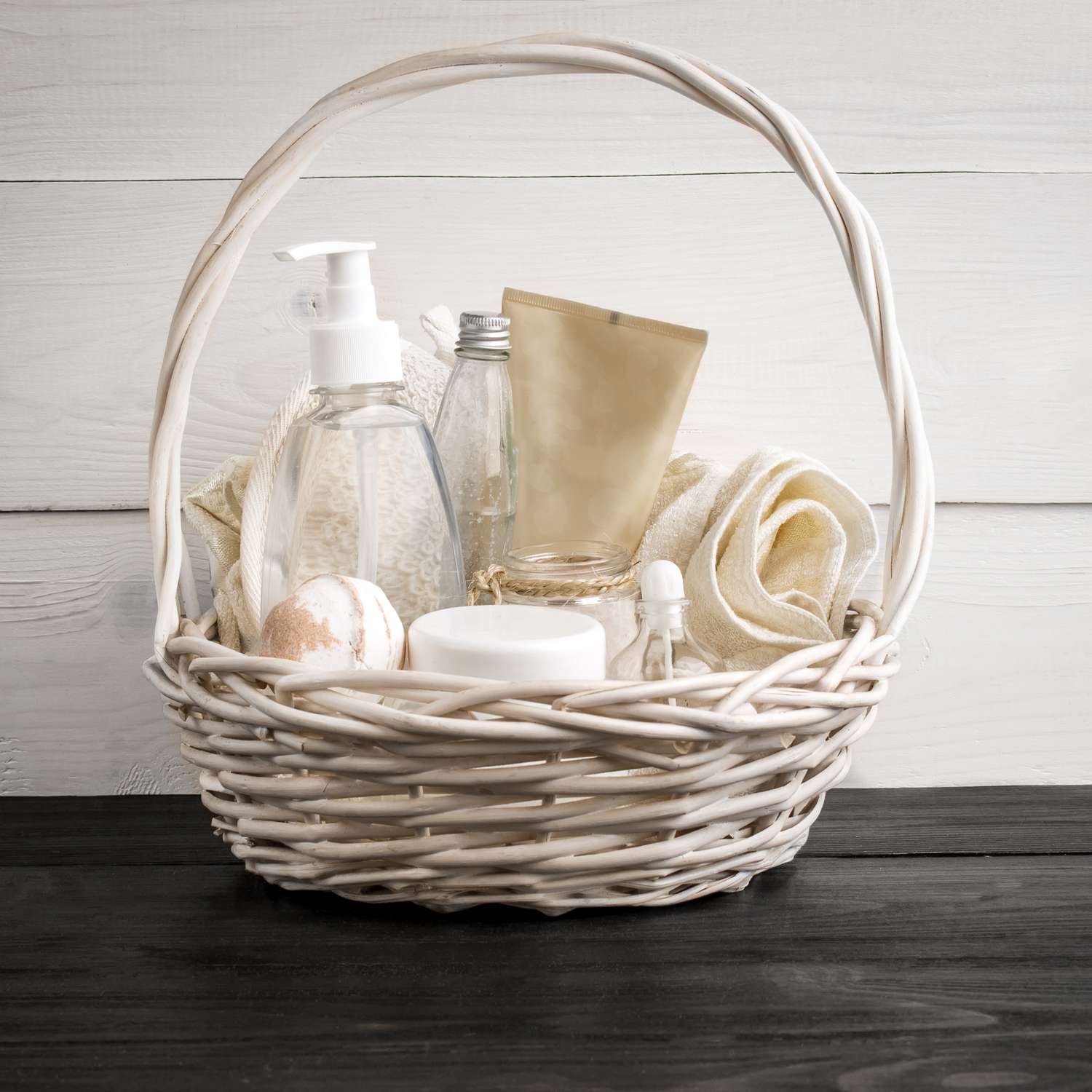 Wedding bathroom basket tips and essentials
