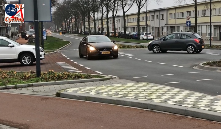 A mon urban intersection in the netherlands â bicycle dutch