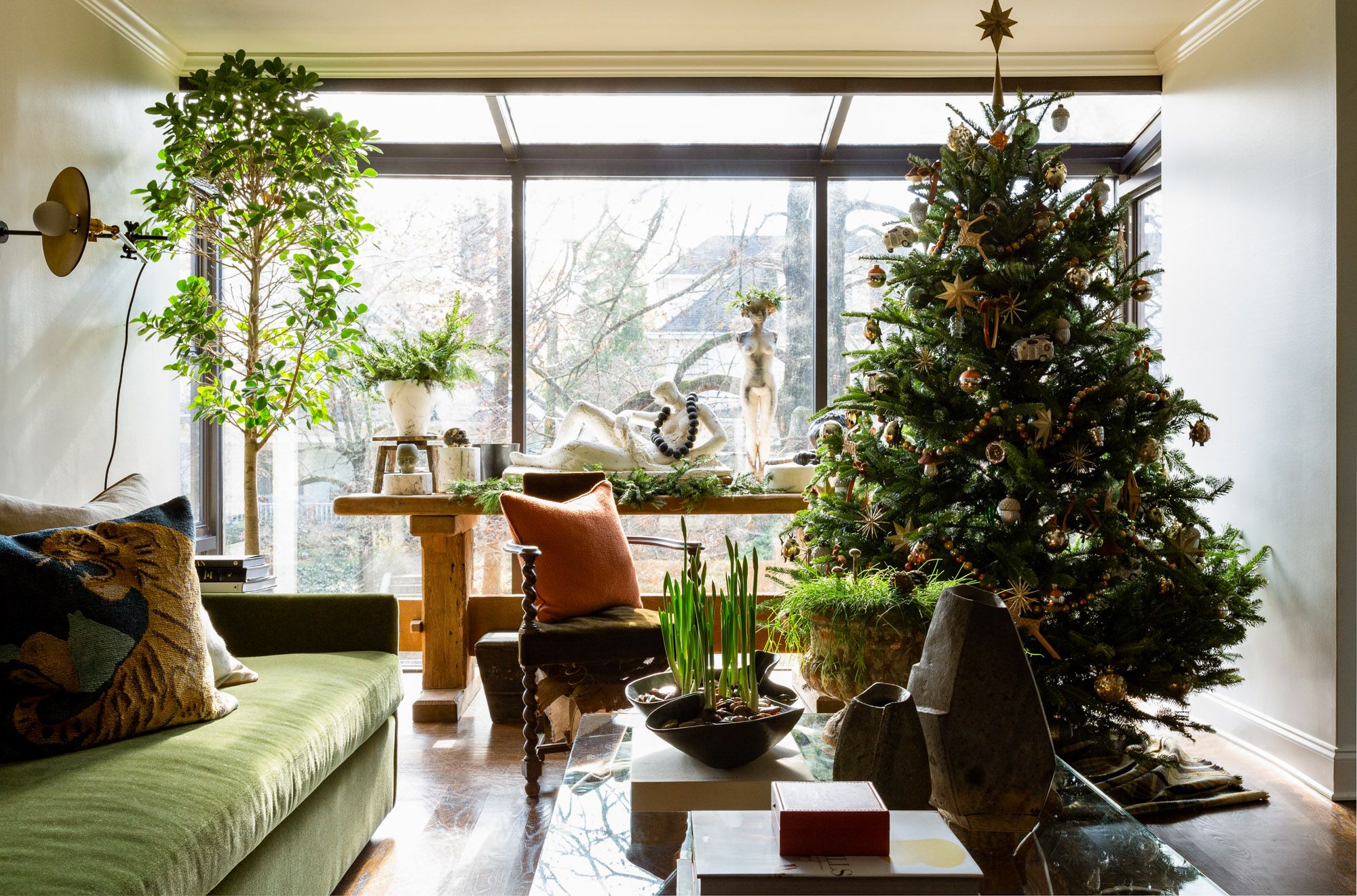 Ways to decorate a small space for the holidays