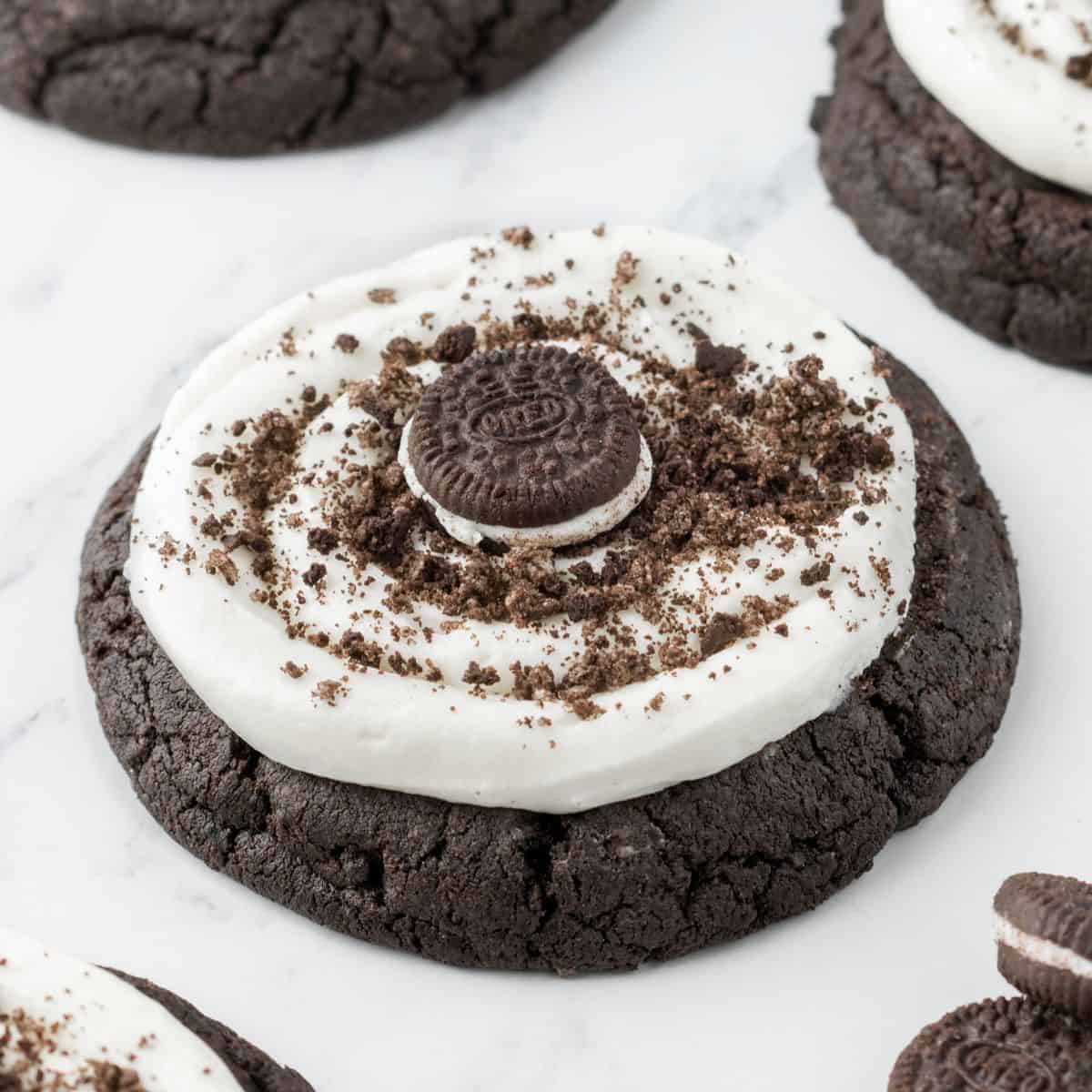 Oreo crumbl cookies