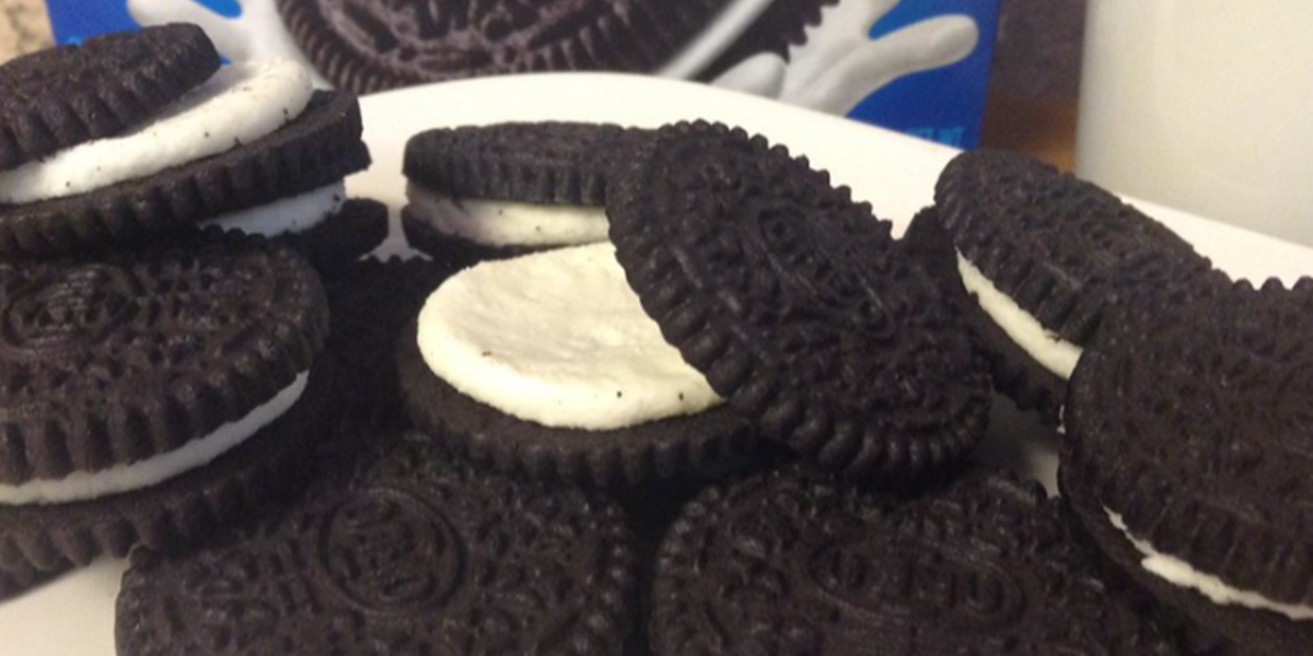 Why does oreo filling always stick to one side