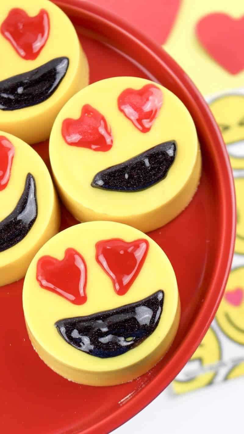 Adorable heart eyes emoji chocolate covered oreos recipe