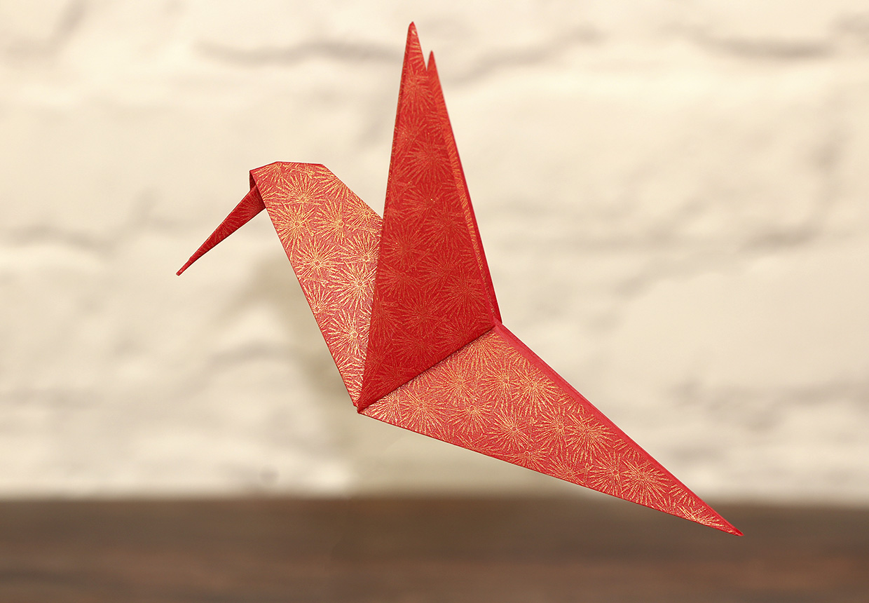 To make an origami hummingbird