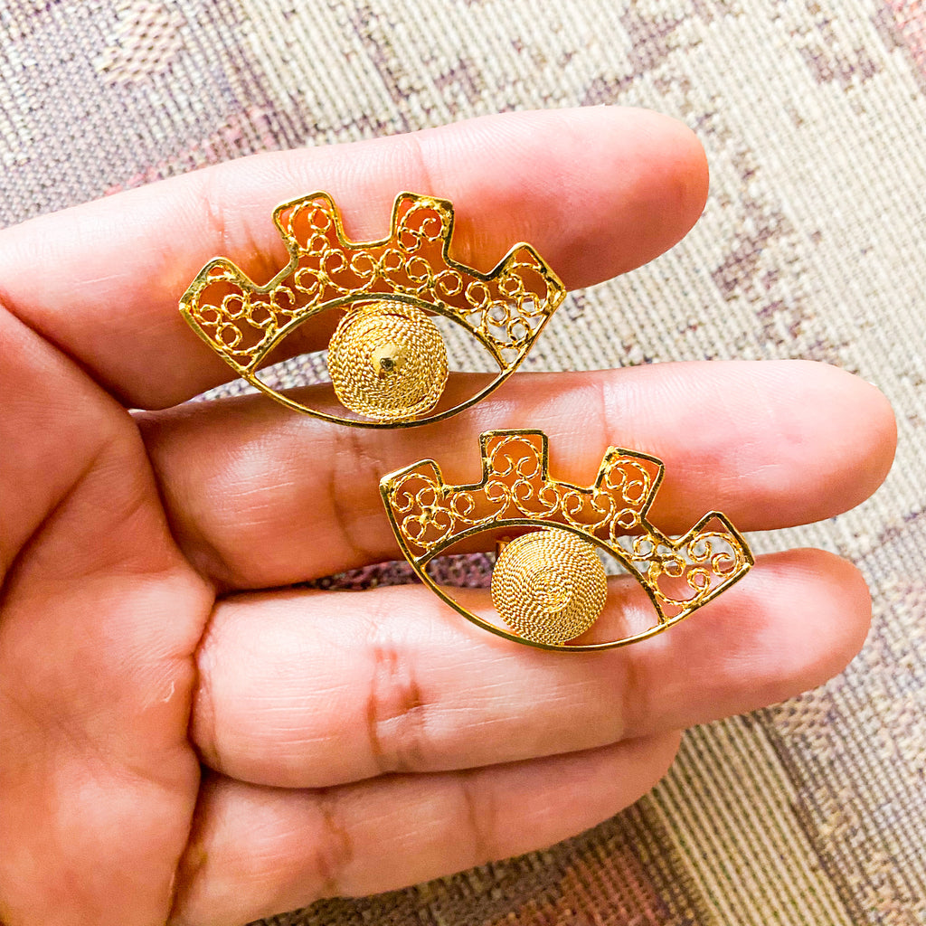 Filigree evil eye ð studs â flor de karonka