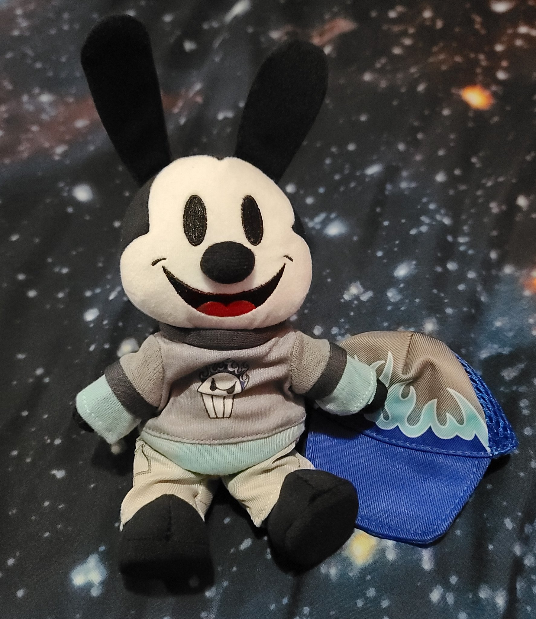My first ever nuimo just came oswald the lucky rabbit ð the hat wouldnt fit him because of his ears tho ð rnuimos