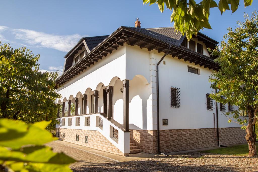 Conacul la ciresi välenii de munte â updated prices