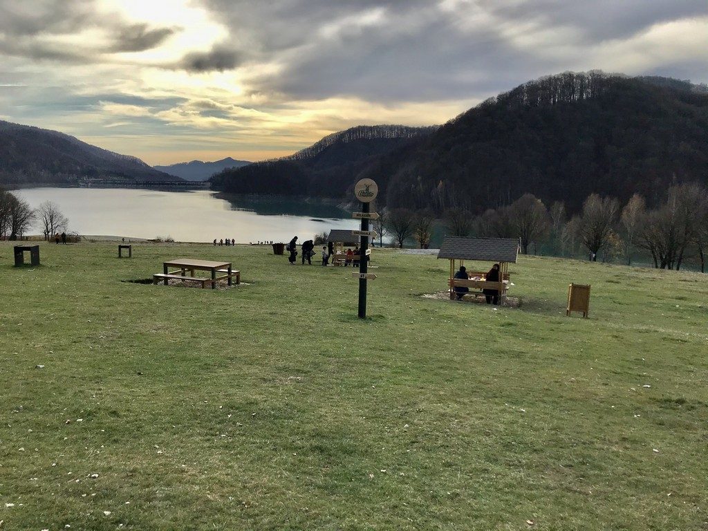 Haideti pe valea doftanei picnic la barajul paltinu si o scurta drumetie pana la varful secaria