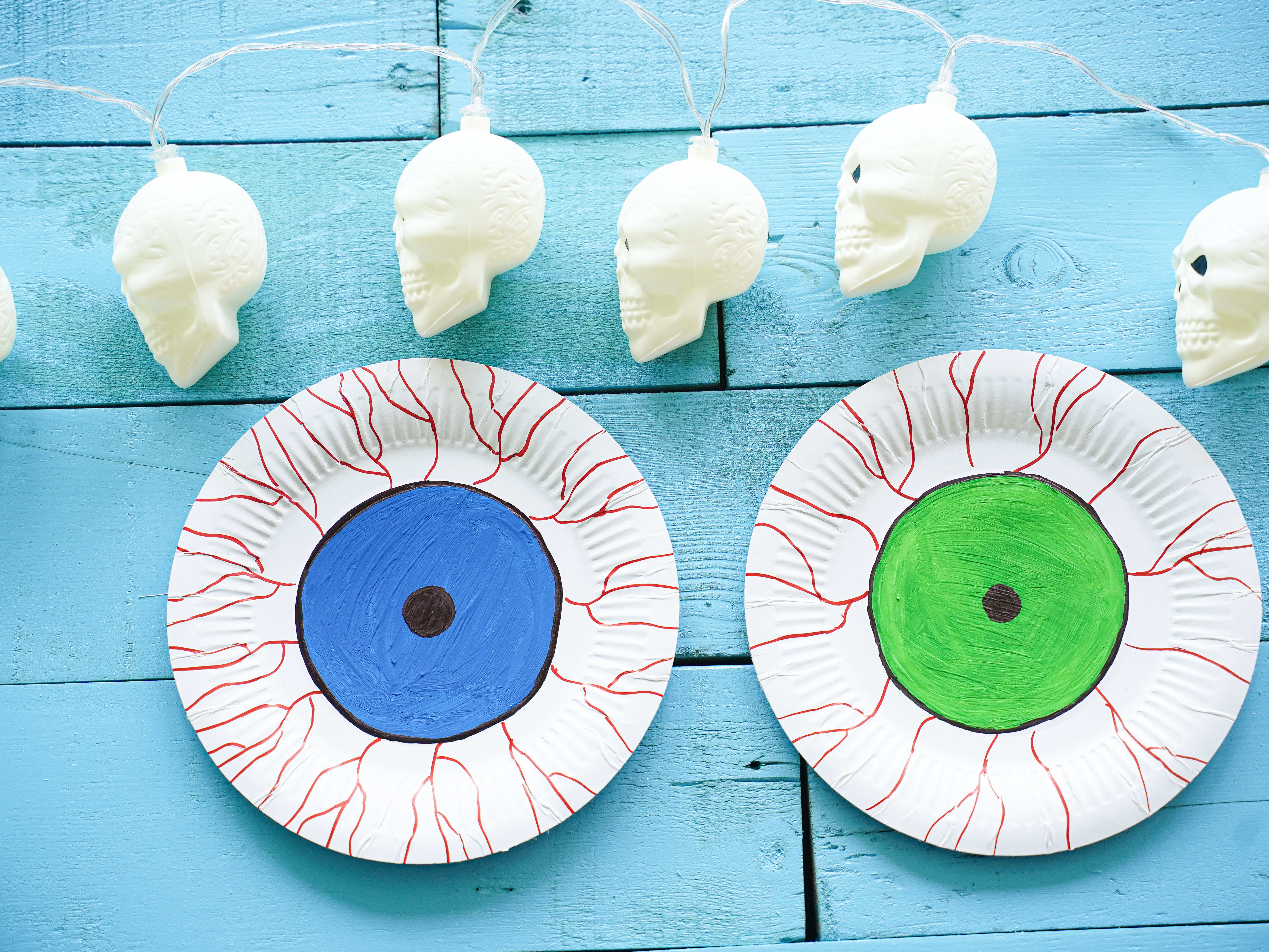 Paper plate bloodshot eyeball halloween decoration