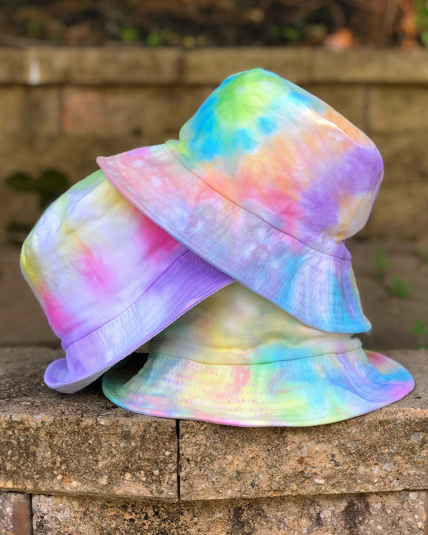 How to tie dye bucket hats