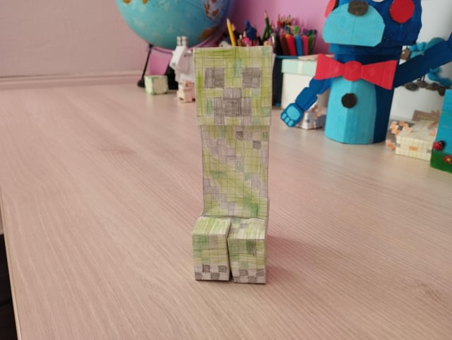 I was bored at school so i made creeper papercraft rminecraft