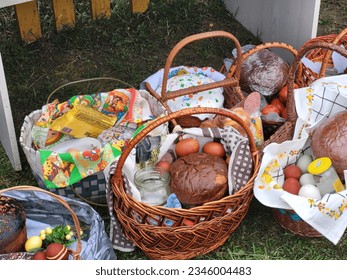 Imãgenes fotos de stock objetos en d y vectores sobre catholic easter rustic