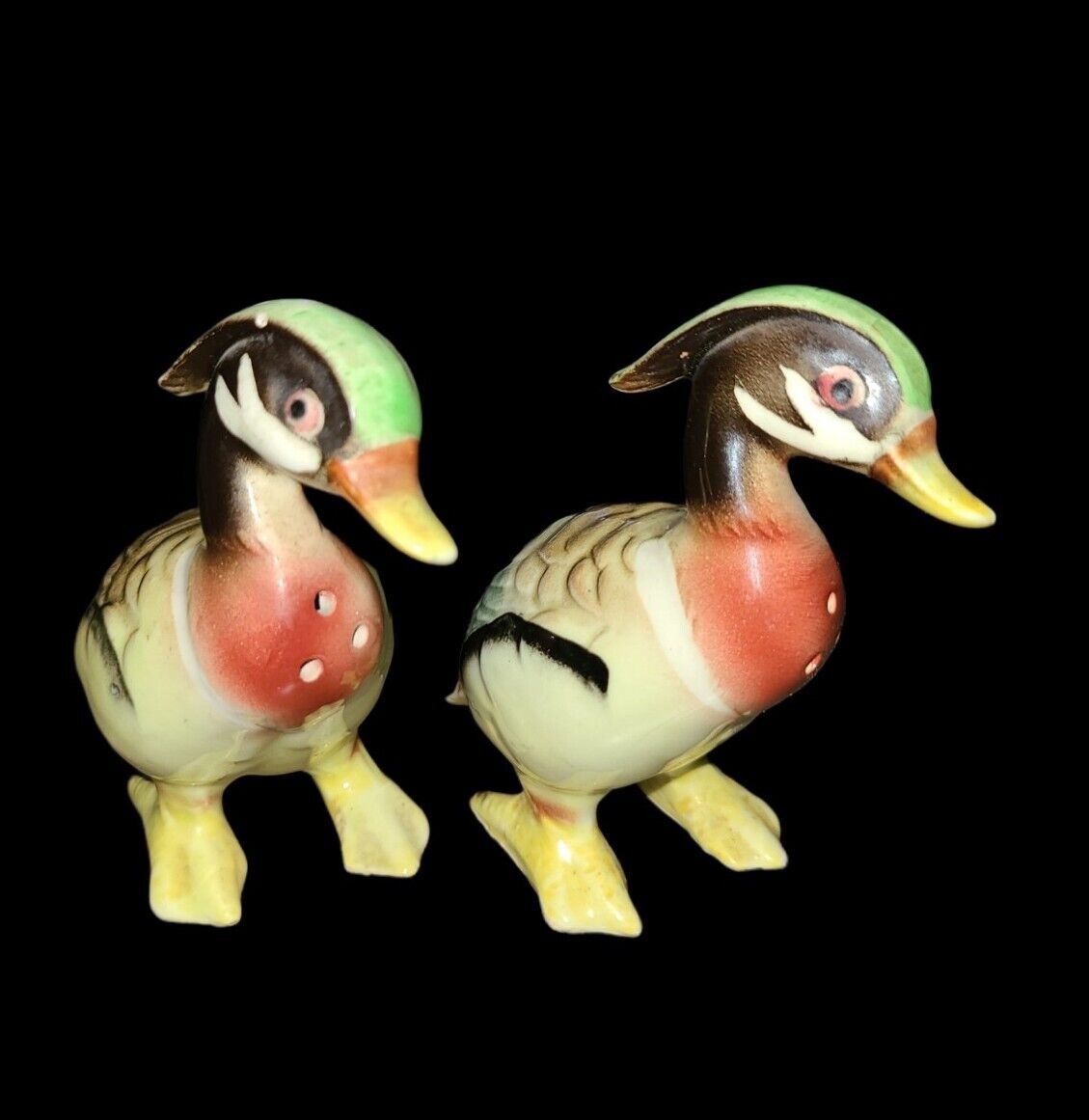 Vintage salt pepper shakers wood ducks amazing coloring