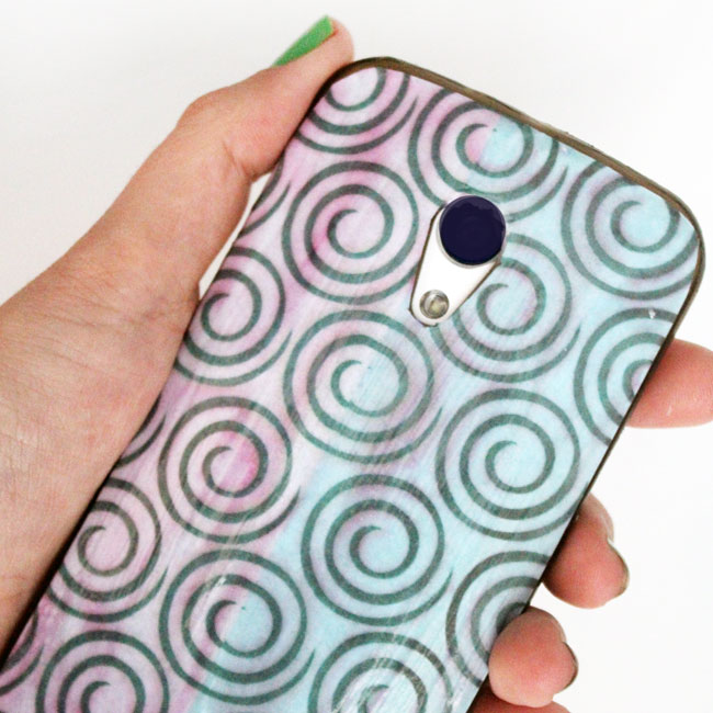 Customize a cell phone case moms and crafters