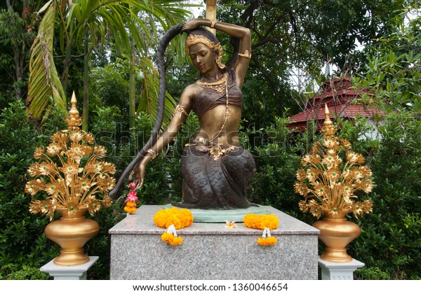 Phra mae thorani images photos de stock objets d et images vectorielles