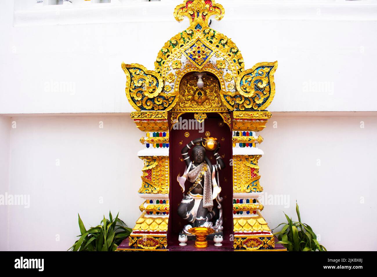 Phra mae thorani shrine hi