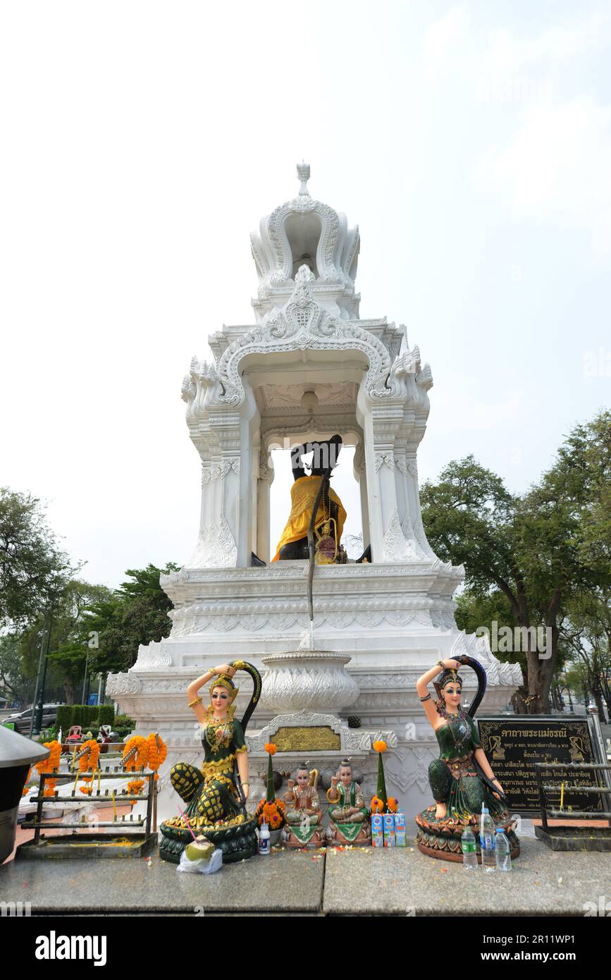 Phra mae thorani shrine hi
