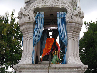 Phra mae thorani shrine
