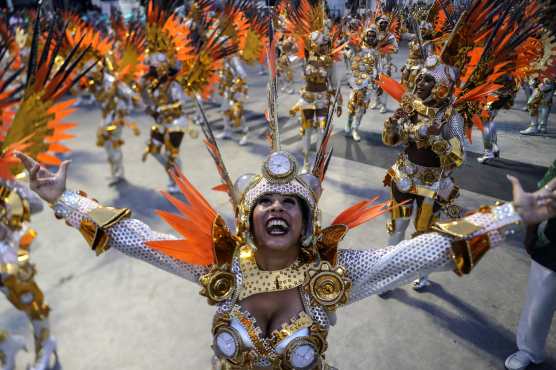 Fotogalerãa color y ritmo en el carnaval de brasil