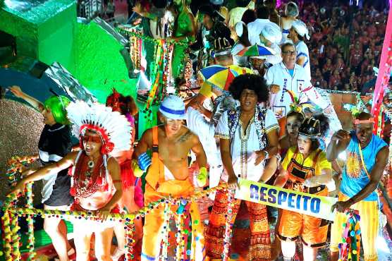 Fotogalerãa color y ritmo en el carnaval de brasil