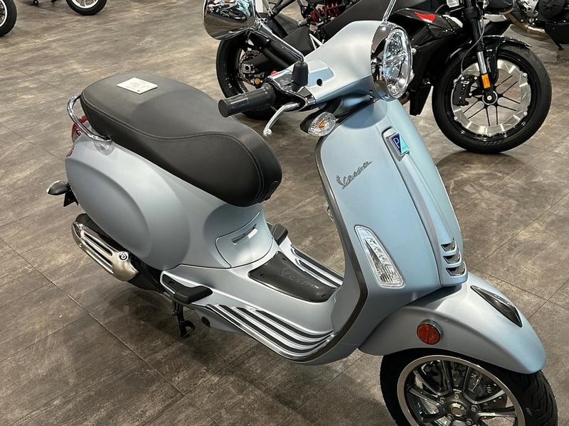 Vespa primavera ride eurocycle