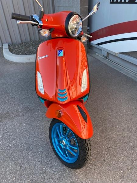 Vespa primavera color vibe on any moto