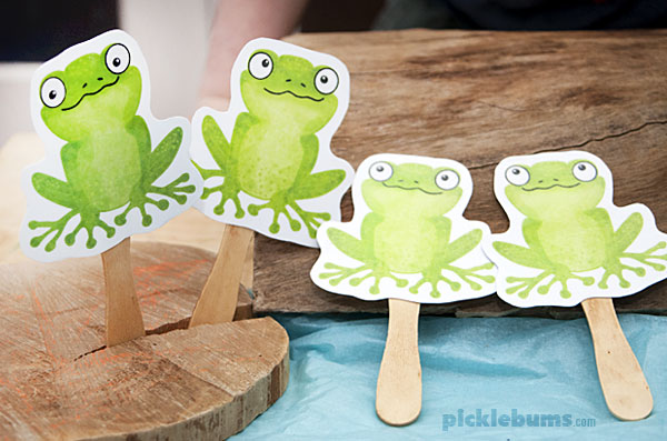 Five green frogs printable puppets