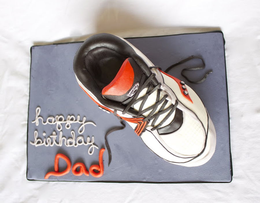 D running shoe cake tutorial