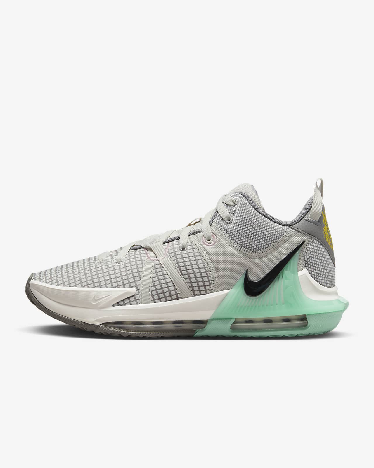 Lebron witness basketball shoes