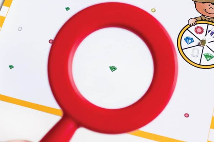 Magnifying glass color game for preschoolers