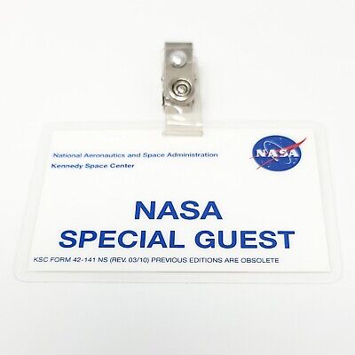 Rare kennedy space center nasa special guest clip on badge