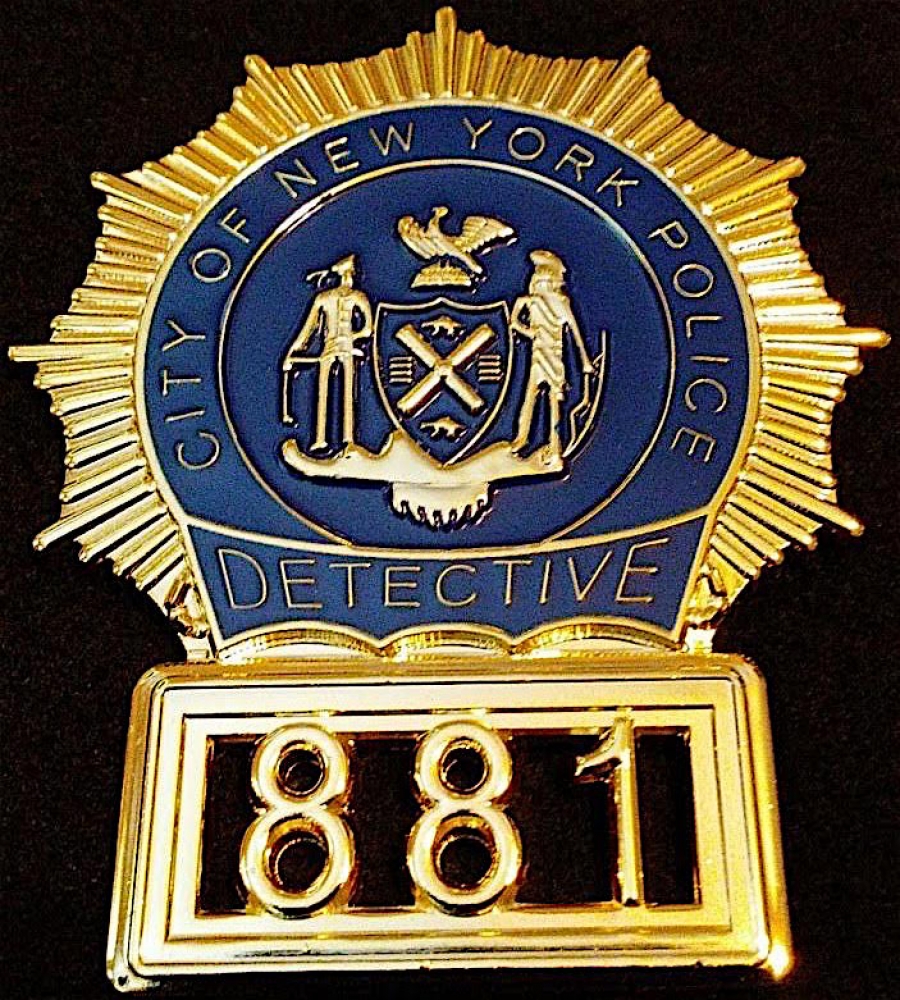 Original die hard john mcclane bruce willis nypd high quality prop replica badge pristine auction