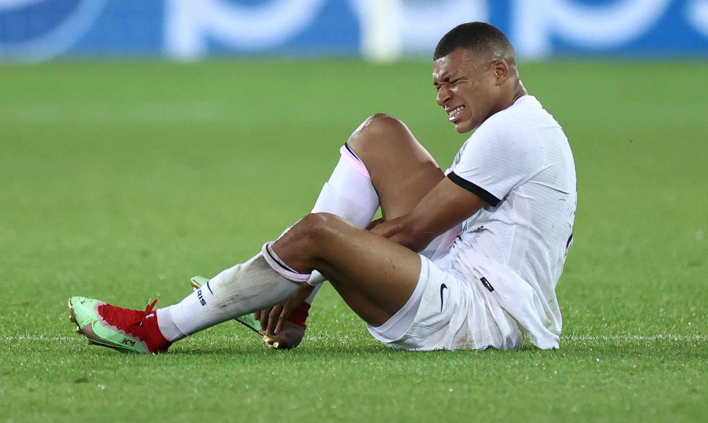 Club brugge psg lionel messi neymar and mbappe flop on first start together as psg draw at belgian minnows the sun
